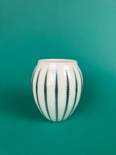 Laden Sie das Bild in den Galerie-Viewer, Vase "Streifen" grünblau