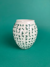 Laden Sie das Bild in den Galerie-Viewer, Gedichtvase "Braille" Ringelnatz