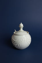 Laden Sie das Bild in den Galerie-Viewer, Zuckerdose "artdeco" weiss