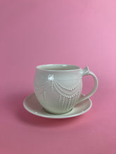 Laden Sie das Bild in den Galerie-Viewer, Tasse "Artdeco" weiss