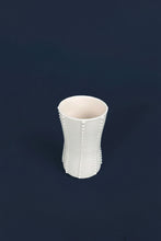 Laden Sie das Bild in den Galerie-Viewer, Vase "Streifen" weiss