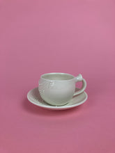Laden Sie das Bild in den Galerie-Viewer, Espressotasse "Artdeco" weiss