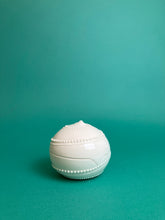 Laden Sie das Bild in den Galerie-Viewer, Dose "Spirale" weiss