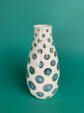 Laden Sie das Bild in den Galerie-Viewer, Vase "Pfauenauge" gold