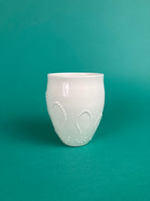 Laden Sie das Bild in den Galerie-Viewer, Becher "Quallen" weiss