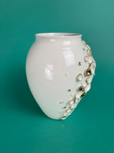Laden Sie das Bild in den Galerie-Viewer, Vase "Muscheln" gold