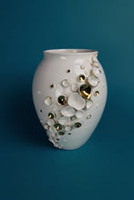 Laden Sie das Bild in den Galerie-Viewer, Vase "Muscheln" gold