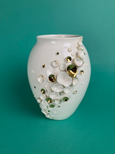 Laden Sie das Bild in den Galerie-Viewer, Vase "Muscheln" gold