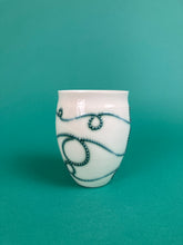 Laden Sie das Bild in den Galerie-Viewer, Becher " Schleifen" grünblau