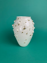 Laden Sie das Bild in den Galerie-Viewer, Vase "Goldperlen"