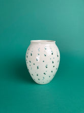 Laden Sie das Bild in den Galerie-Viewer, Vase "Gestöber" grünblau