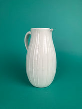 Laden Sie das Bild in den Galerie-Viewer, Krug "Streifen" weiss