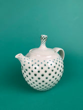 Laden Sie das Bild in den Galerie-Viewer, Teekanne "allover" grünblau