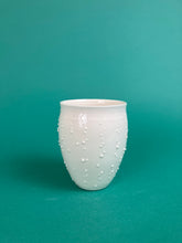 Laden Sie das Bild in den Galerie-Viewer, Becher "Gestöber" weiss