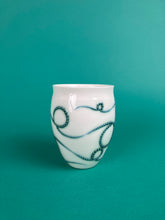 Laden Sie das Bild in den Galerie-Viewer, Becher " Schleifen" grünblau