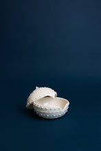 Laden Sie das Bild in den Galerie-Viewer, Dose "Basilius" weiss