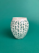 Laden Sie das Bild in den Galerie-Viewer, Gedichtvase "Braille" Ringelnatz