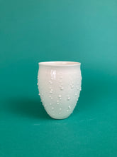 Laden Sie das Bild in den Galerie-Viewer, Becher "Gestöber" weiss