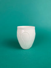 Laden Sie das Bild in den Galerie-Viewer, Becher "Quallen" weiss