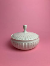 Laden Sie das Bild in den Galerie-Viewer, Dose "Kreisel" weiss