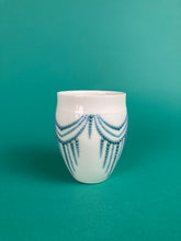 Laden Sie das Bild in den Galerie-Viewer, Becher "Artdeco" grünblau