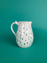 Laden Sie das Bild in den Galerie-Viewer, Krug "Gestöber" grünblau