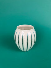 Laden Sie das Bild in den Galerie-Viewer, Vase "Streifen" grünblau