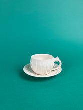 Laden Sie das Bild in den Galerie-Viewer, Espressotasse "Streifen"weiss