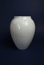Laden Sie das Bild in den Galerie-Viewer, Vase "Artdeco" weiss