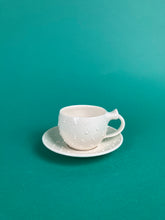 Laden Sie das Bild in den Galerie-Viewer, Espressotasse "Gestöber" weiss