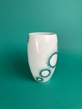 Laden Sie das Bild in den Galerie-Viewer, Vase "Planeten" grünblau, oval