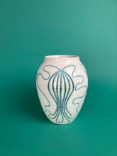 Laden Sie das Bild in den Galerie-Viewer, Vase "Quallen" grünblau
