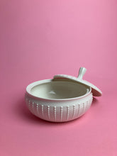 Laden Sie das Bild in den Galerie-Viewer, Dose "Kreisel" weiss