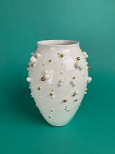 Laden Sie das Bild in den Galerie-Viewer, Vase "Goldperlen"
