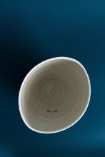 Laden Sie das Bild in den Galerie-Viewer, Vase "Planeten" grünblau, oval