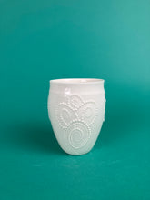 Laden Sie das Bild in den Galerie-Viewer, Becher "Limulus" weiss