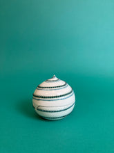 Laden Sie das Bild in den Galerie-Viewer, Dose "Spirale" grünblau