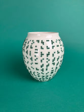 Laden Sie das Bild in den Galerie-Viewer, Gedichtvase "Braille" Ringelnatz