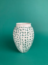 Laden Sie das Bild in den Galerie-Viewer, Gedichtvase "Braille" Ringelnatz