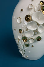 Laden Sie das Bild in den Galerie-Viewer, Vase "Muscheln" gold