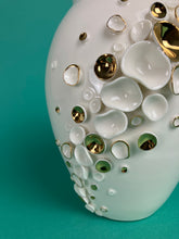 Laden Sie das Bild in den Galerie-Viewer, Vase "Muscheln" gold