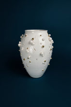 Laden Sie das Bild in den Galerie-Viewer, Vase "Goldperlen"