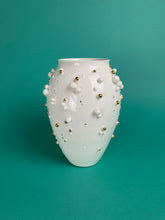 Laden Sie das Bild in den Galerie-Viewer, Vase "Goldperlen"