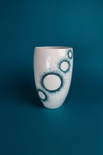 Laden Sie das Bild in den Galerie-Viewer, Vase "Planeten" grünblau, oval