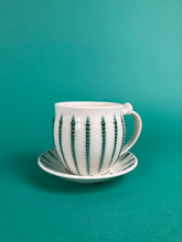 Laden Sie das Bild in den Galerie-Viewer, Tasse "Streifen"