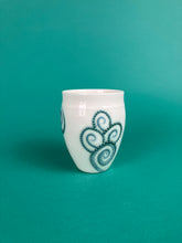 Laden Sie das Bild in den Galerie-Viewer, Becher "Limulus" grünblau
