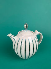 Laden Sie das Bild in den Galerie-Viewer, Teekanne "Streifen" grünblau