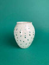 Laden Sie das Bild in den Galerie-Viewer, Vase "Gestöber" grünblau